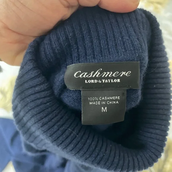 Cashmere Navy Turtleneck Sweater Lord & Tailor M - Picture 2 of 2